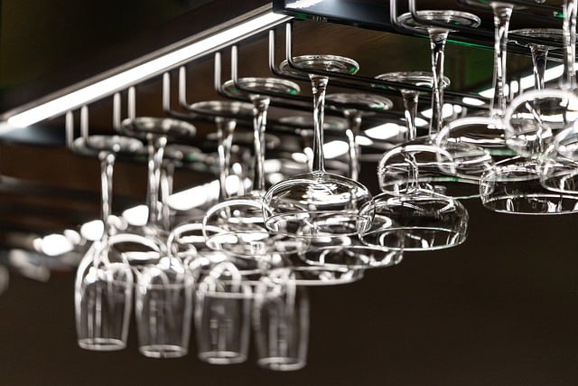 이동식 카트를 활용한 효율적인 주방 모습