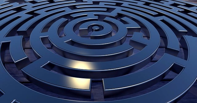 차량 내부에서 블라인드를 통해 햇빛을 차단하는 모습