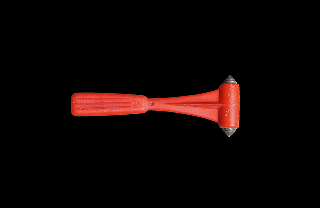 차량 침수 시 비상망치 사용