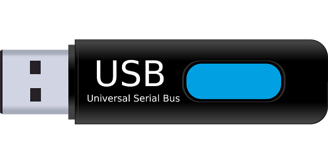 USB 멀티충전기로 여러 기기를 동시에 충전하는 모습